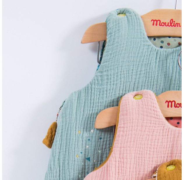 Gigoteuse bebe Les Jolis Trop Beaux Bleu clair Moulin Roty pour chambre enfant Les Enfants du Design