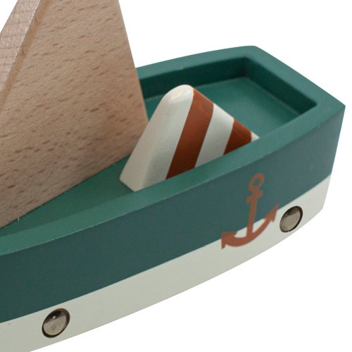 Bateau à voile en bois