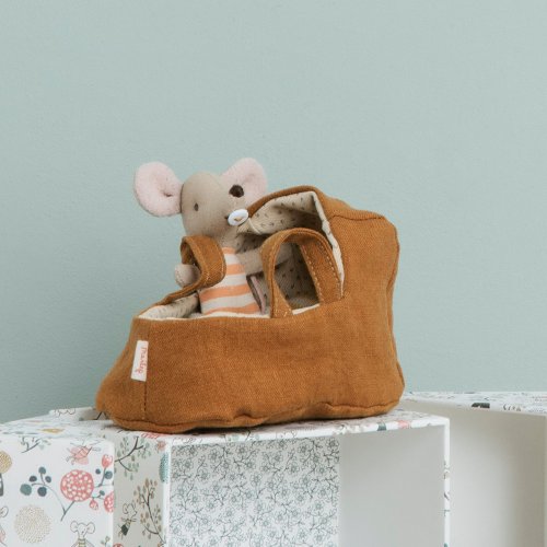 Petite Souris Bébé et son couffin