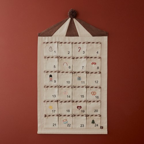 Calendrier de l'Avent mural brodé