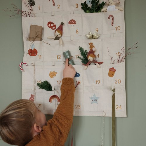 Calendrier de l'Avent mural brodé