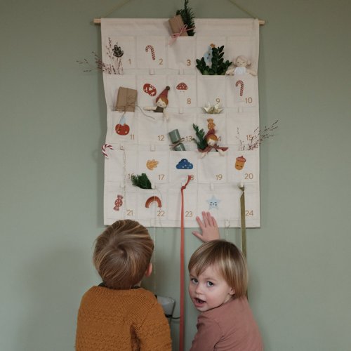 Calendrier de l'Avent mural brodé
