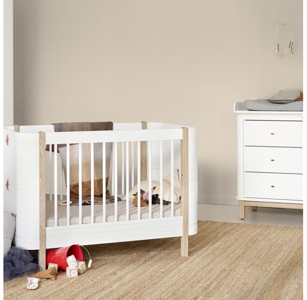 Chambre bébé complète en bois : lit évolutif, commode à langer et
