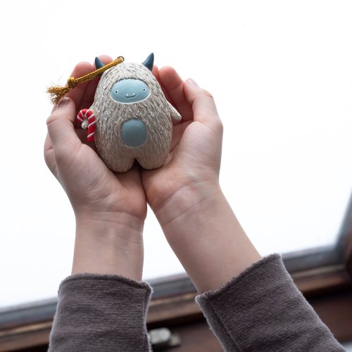 Décoration Fabbie Yeti à suspendre