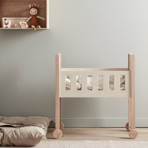 Lit de poupée et sa parure