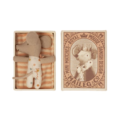 Petite Souris Bébé Fille dans sa boîte