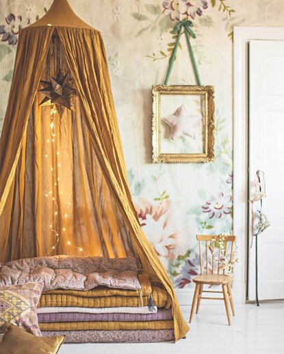 Rideau et ciel de lit